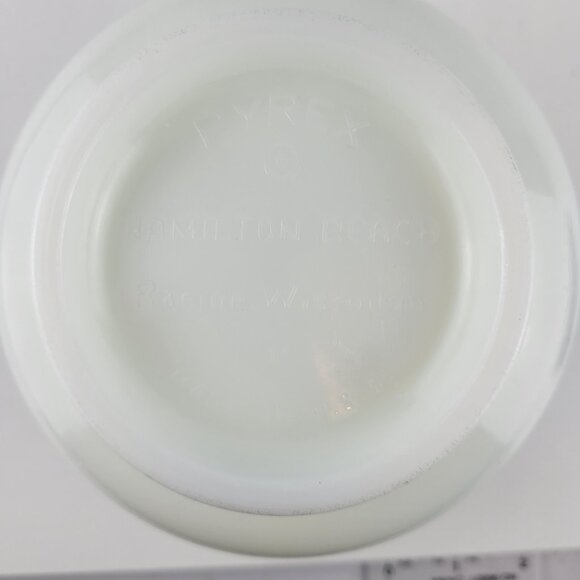 Vintage Pyrex White Milk Glass Hamilton Beach #15 Ribbed Mixing Batter Bowl - Picture 4 of 10